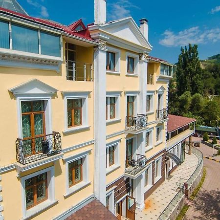 Aykun Hotel Almaty Esterno foto