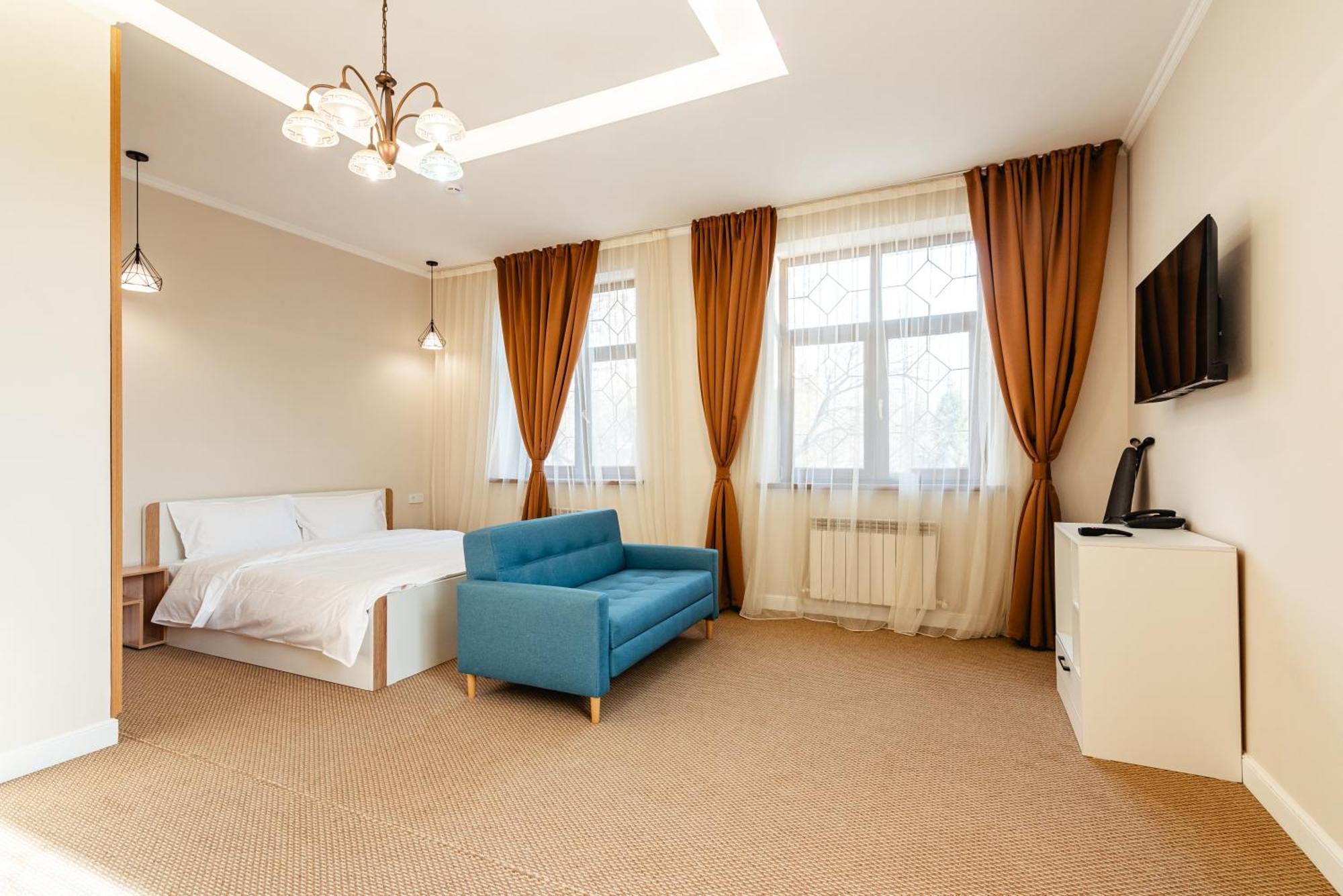 Aykun Hotel Almaty Esterno foto