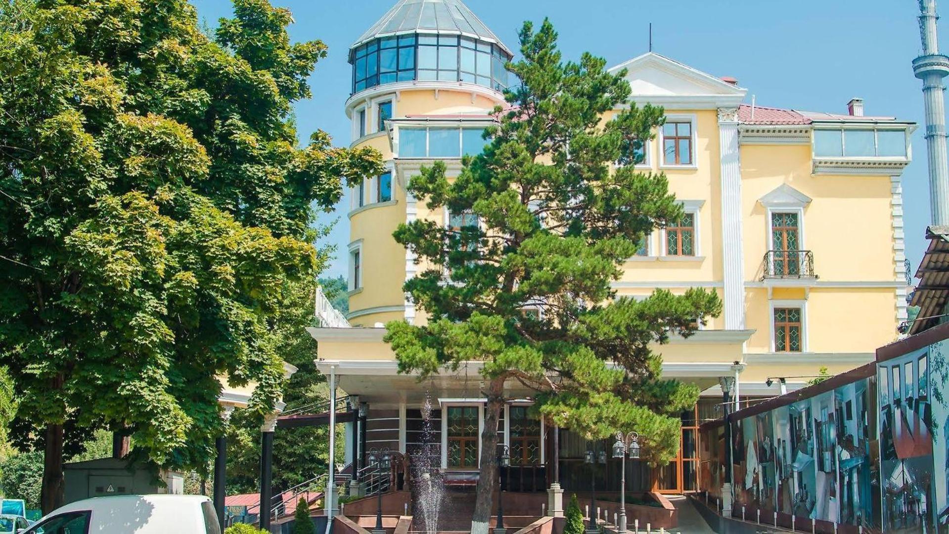 Aykun Hotel Almaty Esterno foto