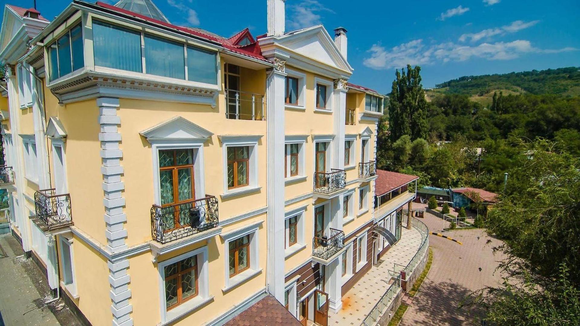 Aykun Hotel Almaty Esterno foto